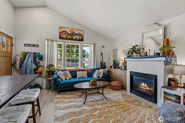 3615 Britzman Loop, Clinton, WA 98236