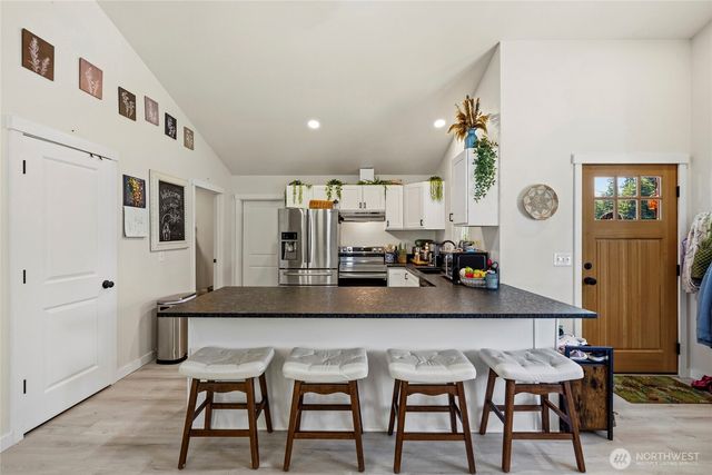 3615 Britzman Loop, Clinton, WA 98236