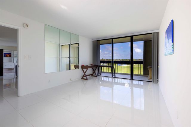 2000 Presidential Way 702, West Palm Beach, FL 33401