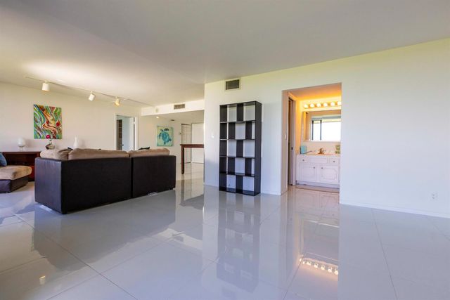 2000 Presidential Way 702, West Palm Beach, FL 33401