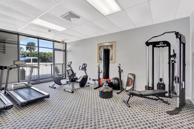 2000 Presidential Way 702, West Palm Beach, FL 33401