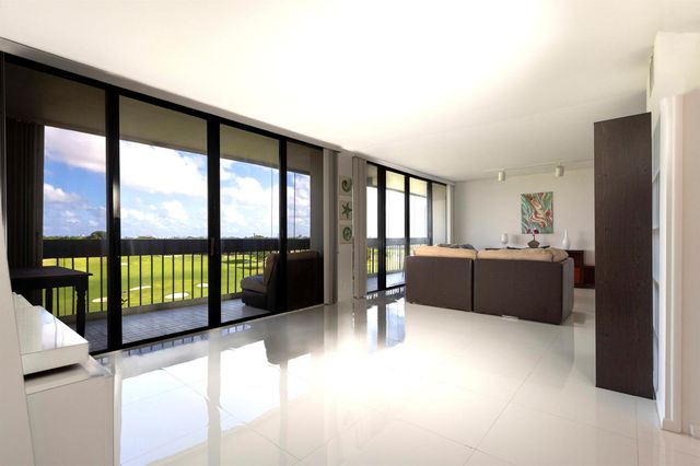 2000 Presidential Way 702, West Palm Beach, FL 33401