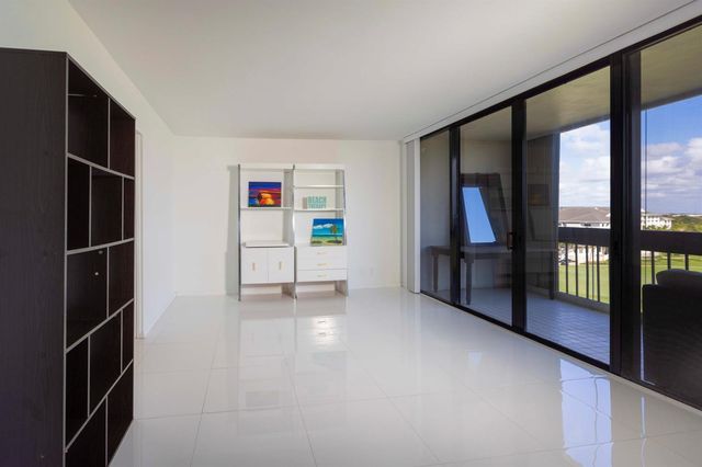 2000 Presidential Way 702, West Palm Beach, FL 33401