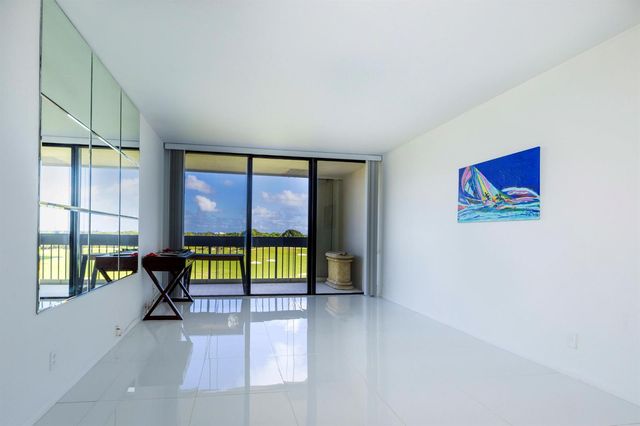 2000 Presidential Way 702, West Palm Beach, FL 33401