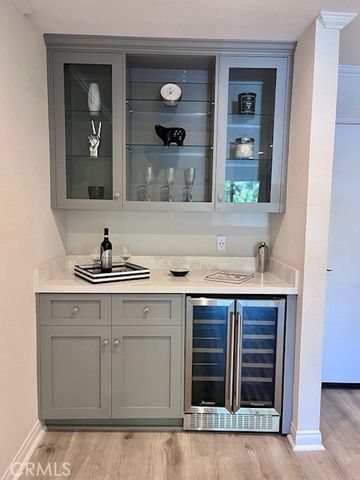 21400 Burbank Boulevard 115, Woodland Hills (los Angeles), CA 91367