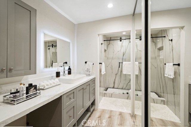 21400 Burbank Boulevard 115, Woodland Hills (los Angeles), CA 91367