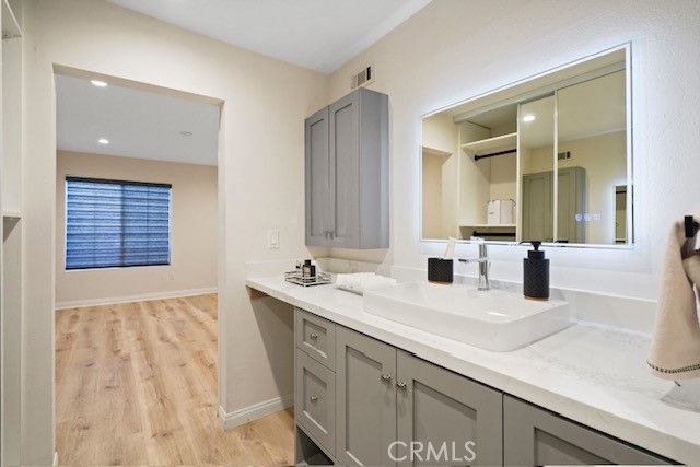 21400 Burbank Boulevard 115, Woodland Hills (los Angeles), CA 91367