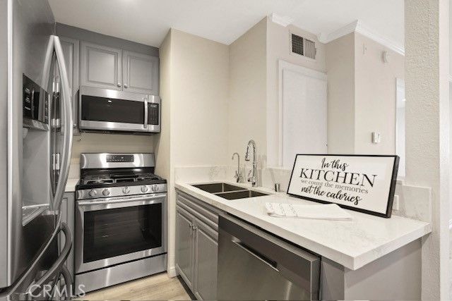 21400 Burbank Boulevard 115, Woodland Hills (los Angeles), CA 91367