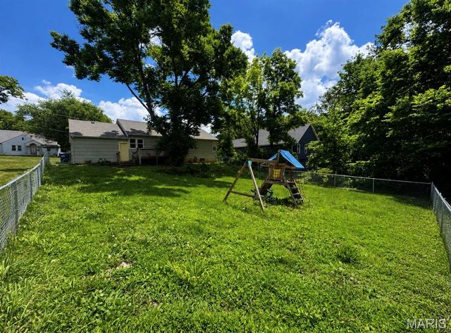 211 S East Street, Warrenton, MO 63383