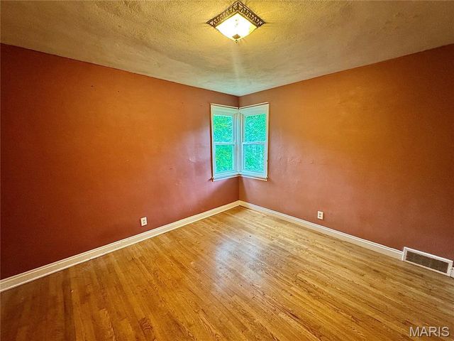 211 S East Street, Warrenton, MO 63383