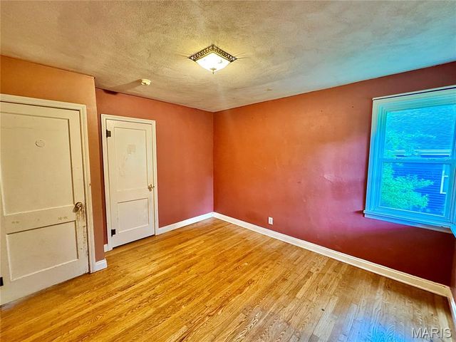 211 S East Street, Warrenton, MO 63383