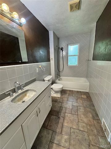 211 S East Street, Warrenton, MO 63383