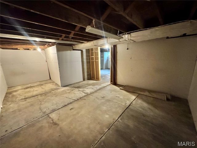 211 S East Street, Warrenton, MO 63383