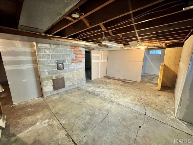 211 S East Street, Warrenton, MO 63383