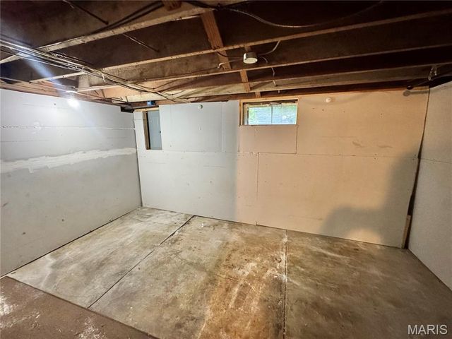 211 S East Street, Warrenton, MO 63383