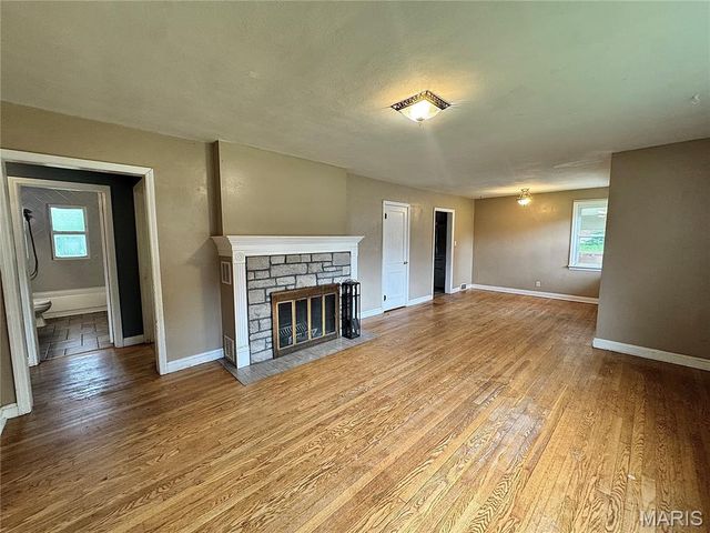211 S East Street, Warrenton, MO 63383