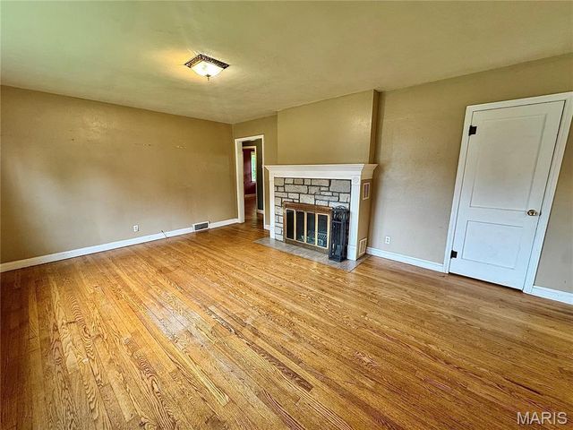 211 S East Street, Warrenton, MO 63383
