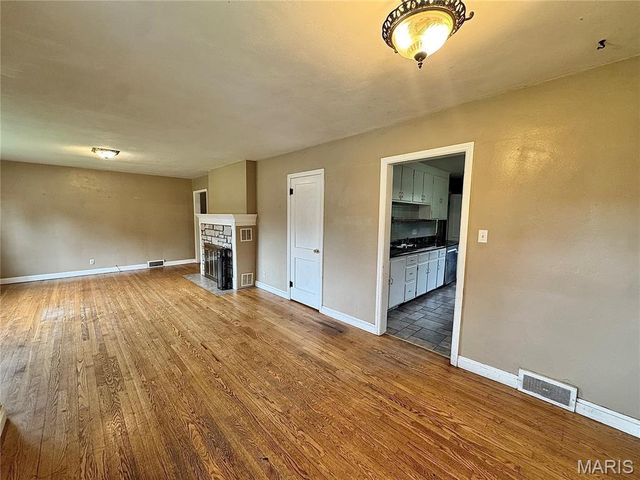 211 S East Street, Warrenton, MO 63383