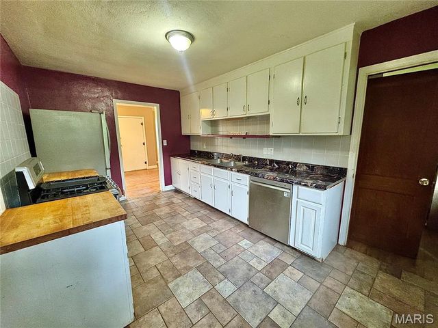 211 S East Street, Warrenton, MO 63383