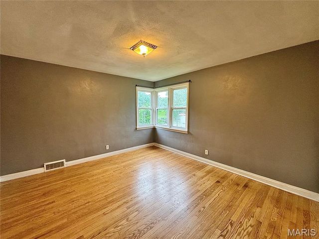 211 S East Street, Warrenton, MO 63383