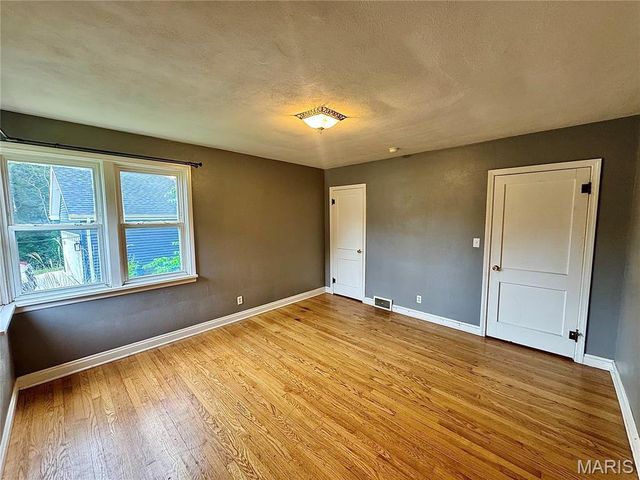 211 S East Street, Warrenton, MO 63383
