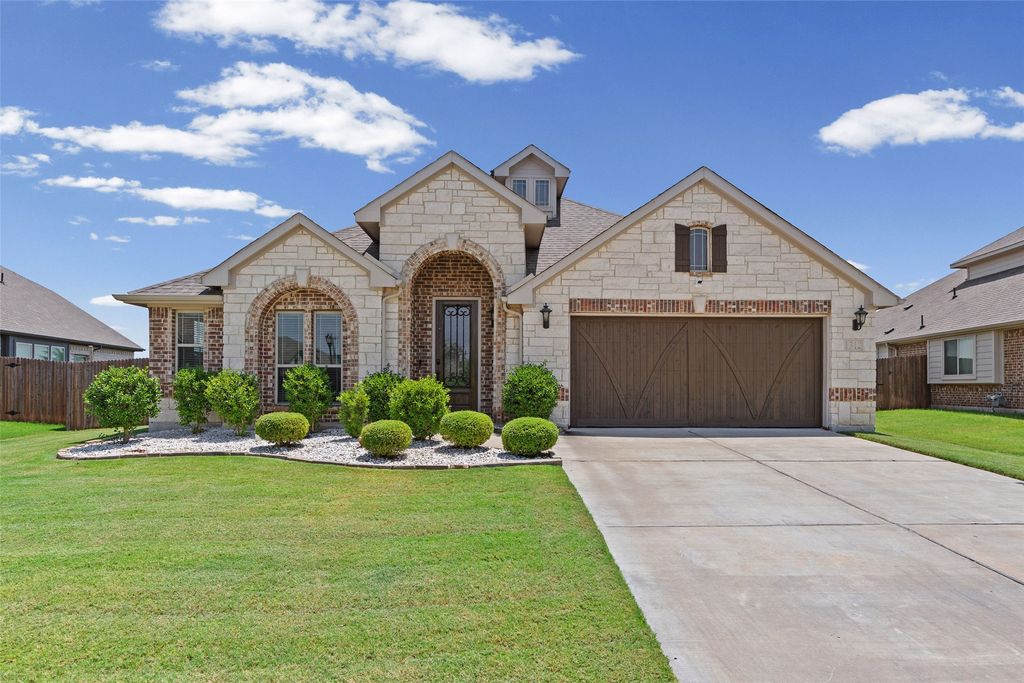1312 Thicket Drive, Mansfield, TX 76063