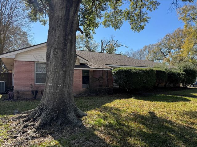 10302 Belfast Road, La Porte, TX 77571