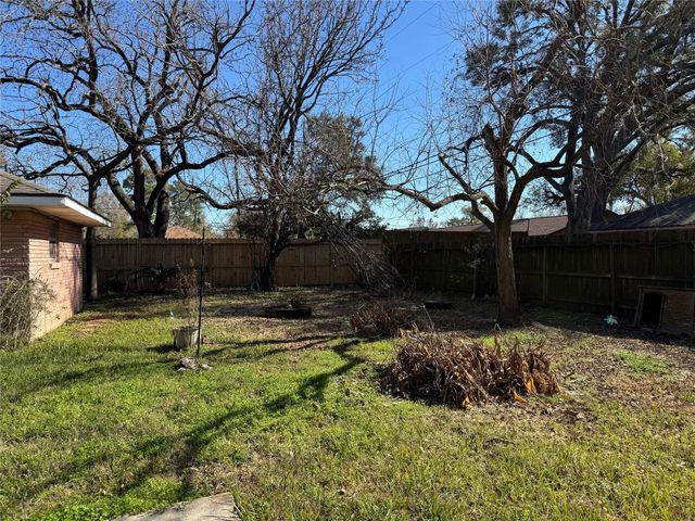 10302 Belfast Road, La Porte, TX 77571