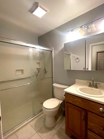 203 Emerson Court B, Bloomingdale, IL 60108