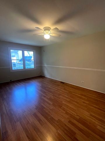 203 Emerson Court B, Bloomingdale, IL 60108