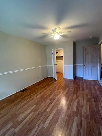 203 Emerson Court B, Bloomingdale, IL 60108