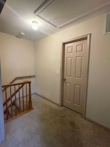 203 Emerson Court B, Bloomingdale, IL 60108