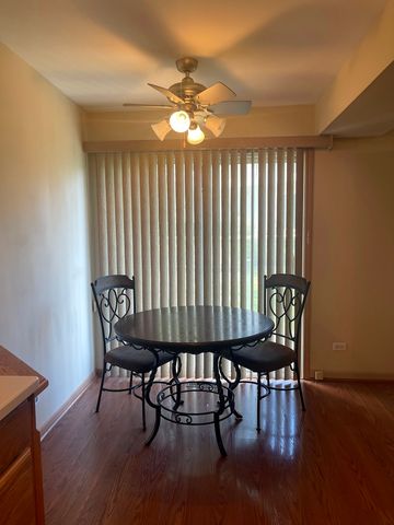 203 Emerson Court B, Bloomingdale, IL 60108