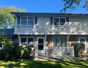 203 Emerson Court B, Bloomingdale, IL 60108