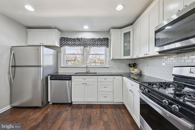 50 GRAVERS LN, Blackwood, NJ 08012