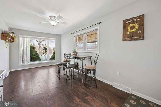 50 GRAVERS LN, Blackwood, NJ 08012