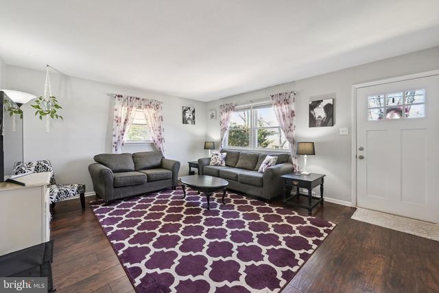 50 GRAVERS LN, Blackwood, NJ 08012