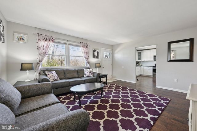 50 GRAVERS LN, Blackwood, NJ 08012