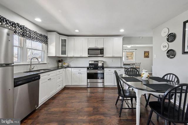 50 GRAVERS LN, Blackwood, NJ 08012