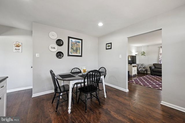 50 GRAVERS LN, Blackwood, NJ 08012