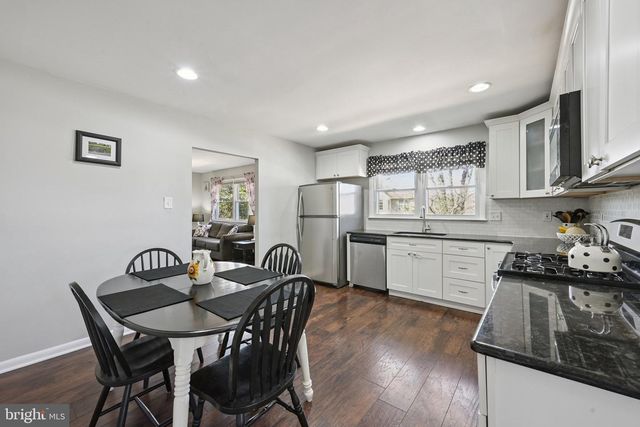 50 GRAVERS LN, Blackwood, NJ 08012