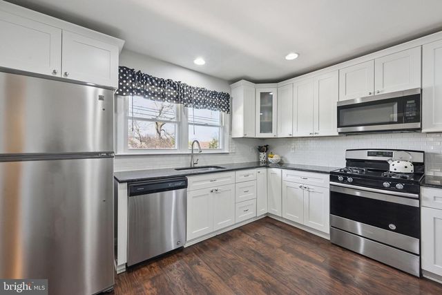 50 GRAVERS LN, Blackwood, NJ 08012