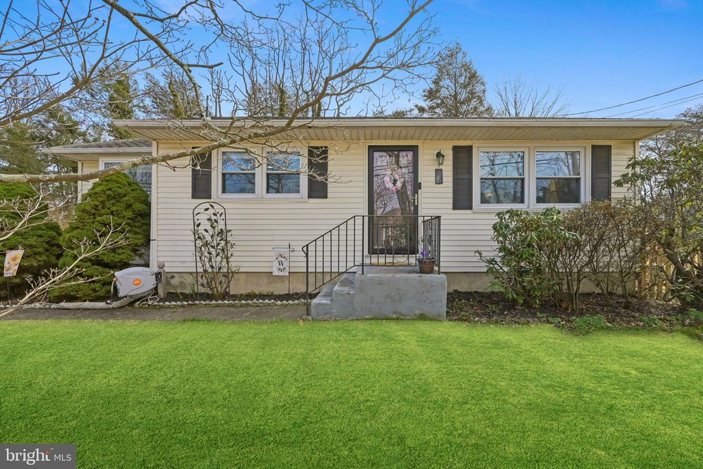 50 GRAVERS LN, Blackwood, NJ 08012