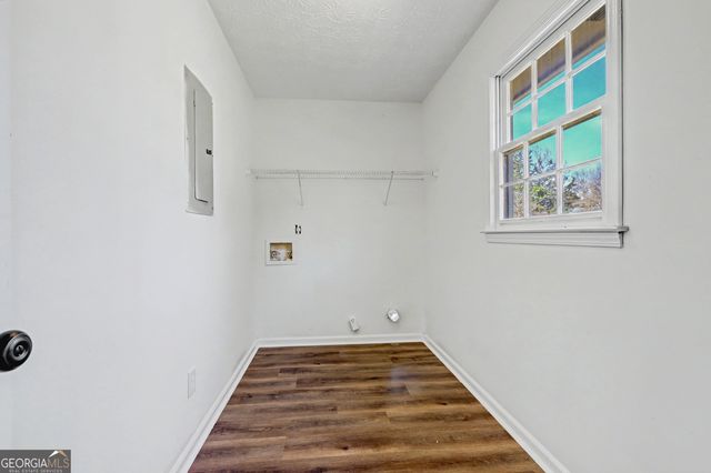 608 S Jeff Davis Drive, Fayetteville, GA 30215