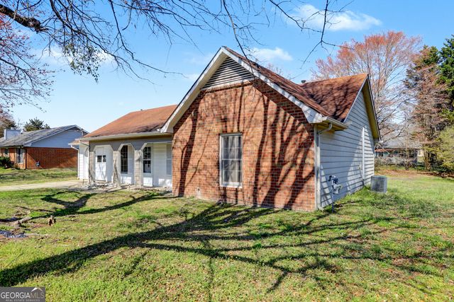 608 S Jeff Davis Drive, Fayetteville, GA 30215