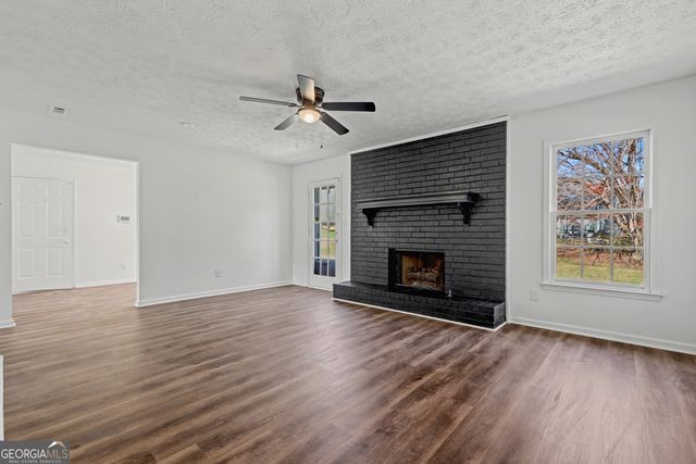 608 S Jeff Davis Drive, Fayetteville, GA 30215