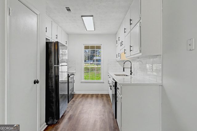 608 S Jeff Davis Drive, Fayetteville, GA 30215