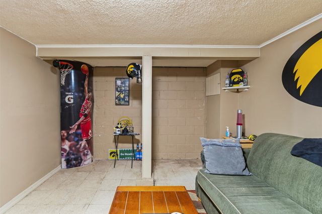 4104 4th Street, Des Moines, IA 50313