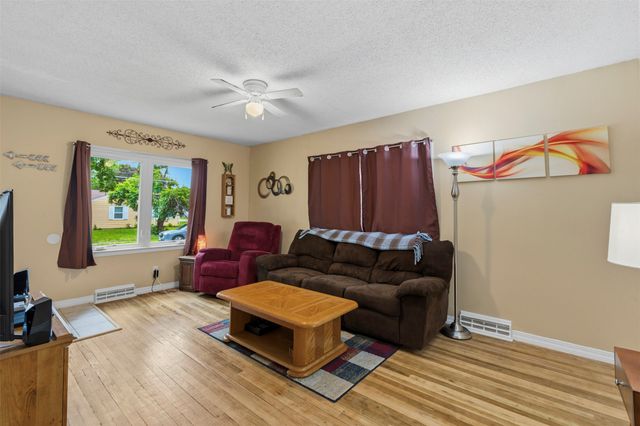 4104 4th Street, Des Moines, IA 50313