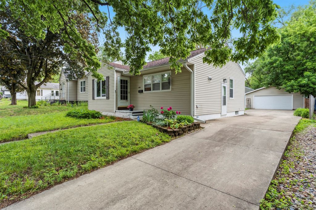 4104 4th Street, Des Moines, IA 50313